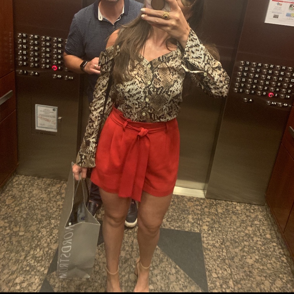 Aritzia Babaton Paper Bag Shorts
